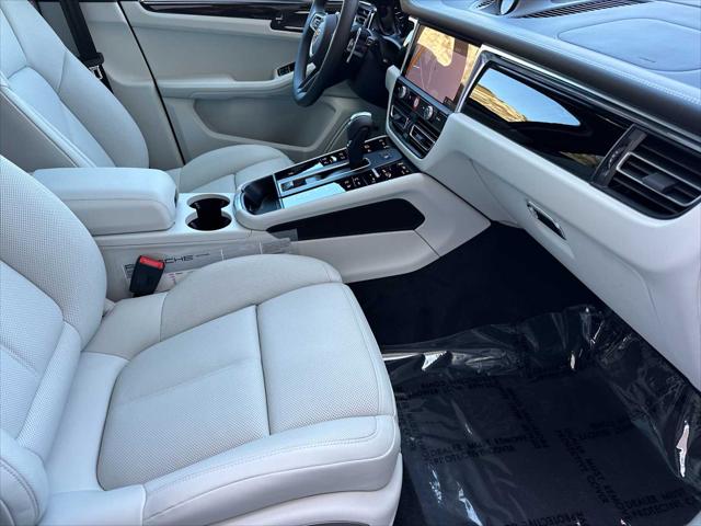 2025 Porsche Macan AWD