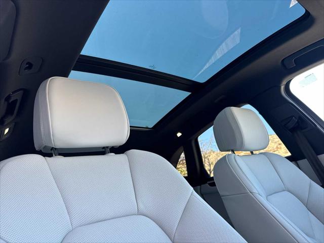 2025 Porsche Macan AWD