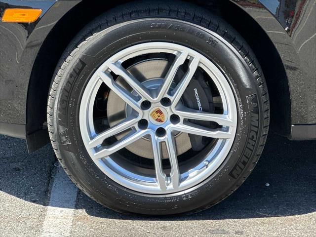 2025 Porsche Macan AWD
