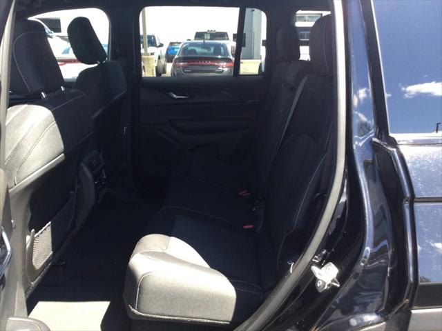 2024 Jeep Grand Cherokee Laredo 4x4