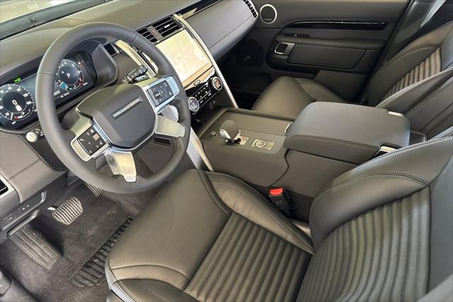 2025 Land Rover Discovery P300 S