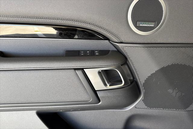 2025 Land Rover Discovery P300 S