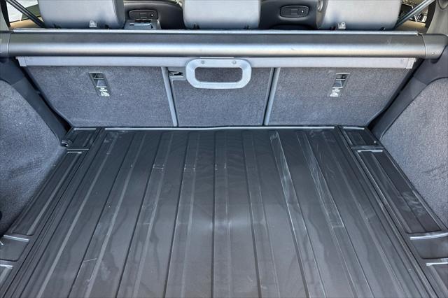2025 Land Rover Discovery P300 S
