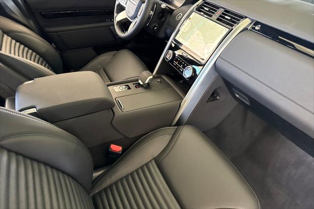 2025 Land Rover Discovery P300 S
