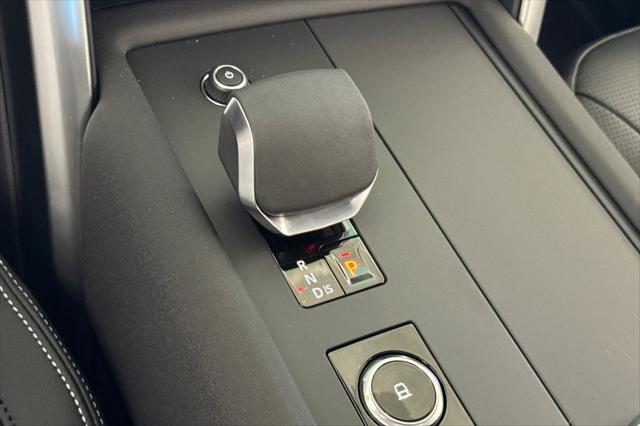 2025 Land Rover Discovery P300 S