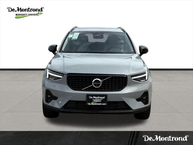 2026 Volvo XC40 Plus, B5 AWD Gas (mild hybrid), Dark
