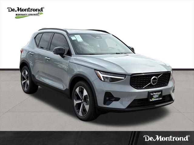 2026 Volvo XC40 Plus, B5 AWD Gas (mild hybrid), Dark