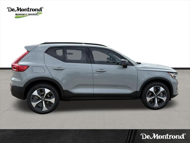 2026 Volvo XC40 Plus, B5 AWD Gas (mild hybrid), Dark