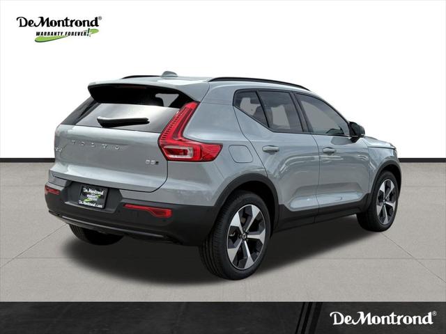 2026 Volvo XC40 Plus, B5 AWD Gas (mild hybrid), Dark