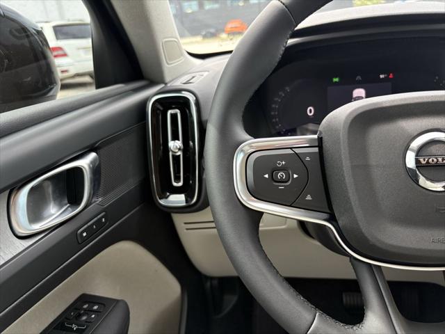 2026 Volvo XC40 Plus, B5 AWD Gas (mild hybrid), Dark
