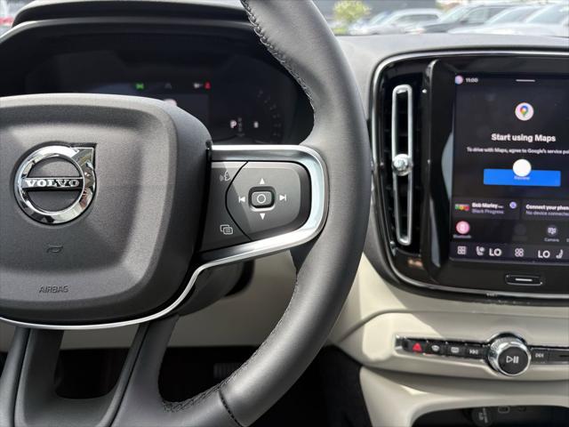 2026 Volvo XC40 Plus, B5 AWD Gas (mild hybrid), Dark