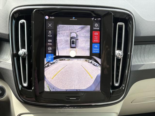 2026 Volvo XC40 Plus, B5 AWD Gas (mild hybrid), Dark