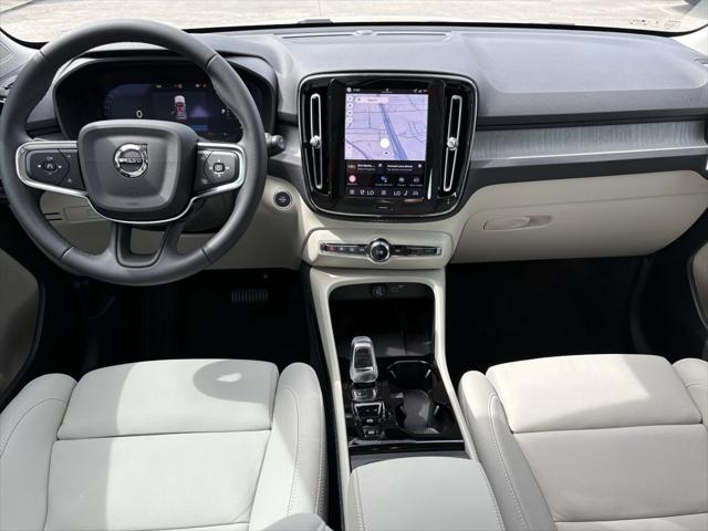 2026 Volvo XC40 Plus, B5 AWD Gas (mild hybrid), Dark