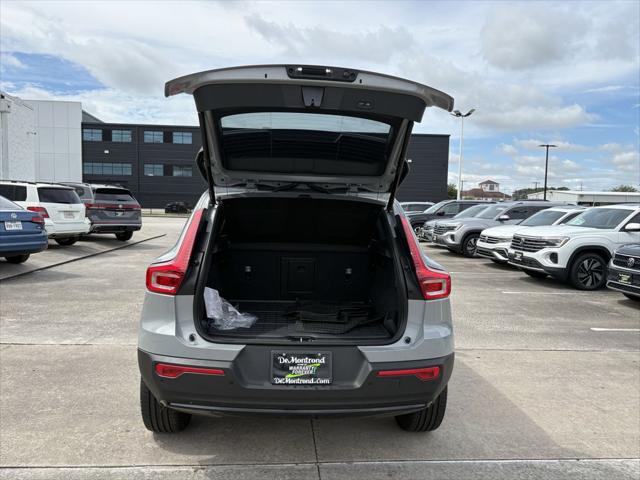 2026 Volvo XC40 Plus, B5 AWD Gas (mild hybrid), Dark
