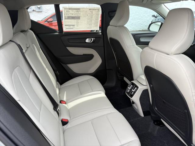 2026 Volvo XC40 Plus, B5 AWD Gas (mild hybrid), Dark