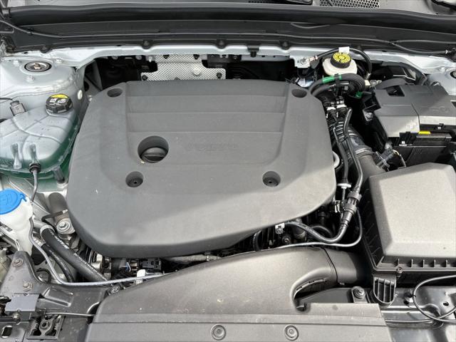 2026 Volvo XC40 Plus, B5 AWD Gas (mild hybrid), Dark