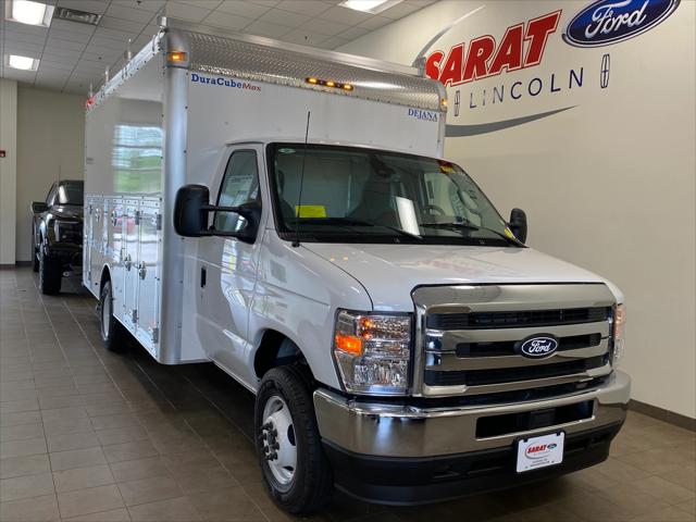 2026 Ford E-450 Cutaway E-450 DRW 158 WB