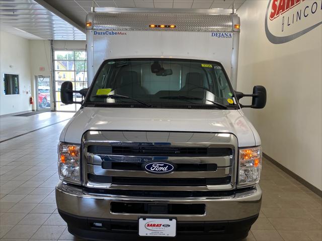 2026 Ford E-450 Cutaway E-450 DRW 158 WB