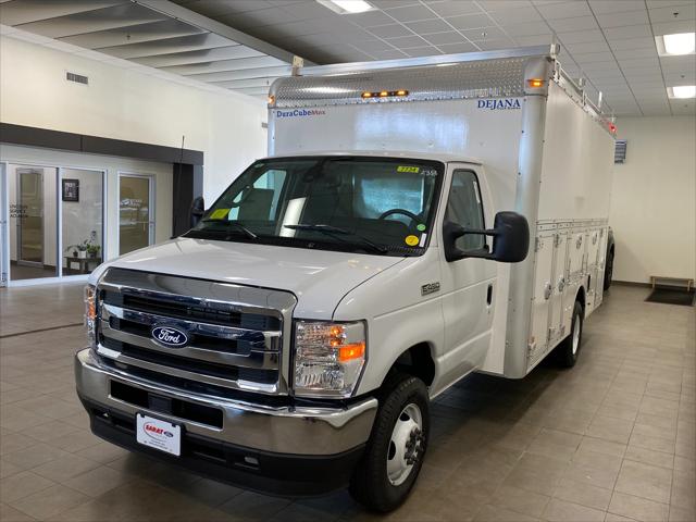 2026 Ford E-450 Cutaway E-450 DRW 158 WB