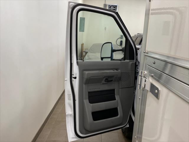 2026 Ford E-450 Cutaway E-450 DRW 158 WB