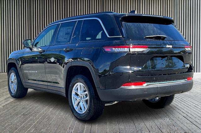 2025 Jeep Grand Cherokee GRAND CHEROKEE LAREDO X 4X4
