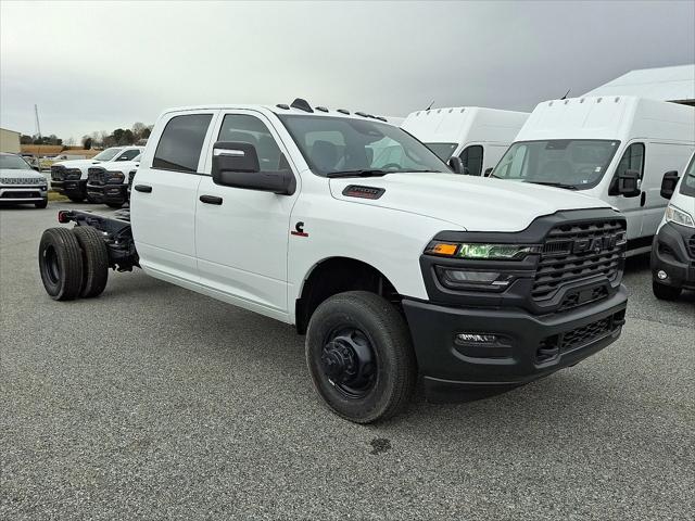 2026 RAM Ram 3500 Chassis Cab RAM 3500 TRADESMAN CREW CAB CHASSIS 4X4 60 CA 2026 RAM Ram 3500 Chassis Cab RAM 3500 TRADESMAN CREW CAB CHASSIS 4X4 60 CA