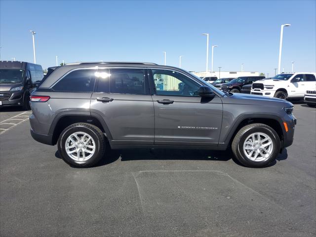 2025 Jeep Grand Cherokee GRAND CHEROKEE LAREDO X 4X4