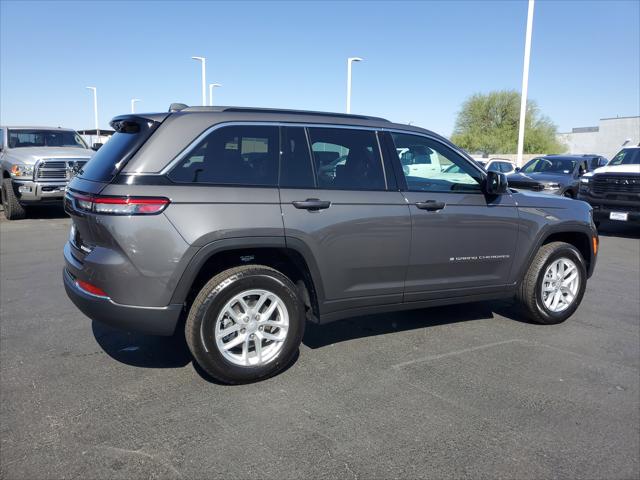 2025 Jeep Grand Cherokee GRAND CHEROKEE LAREDO X 4X4