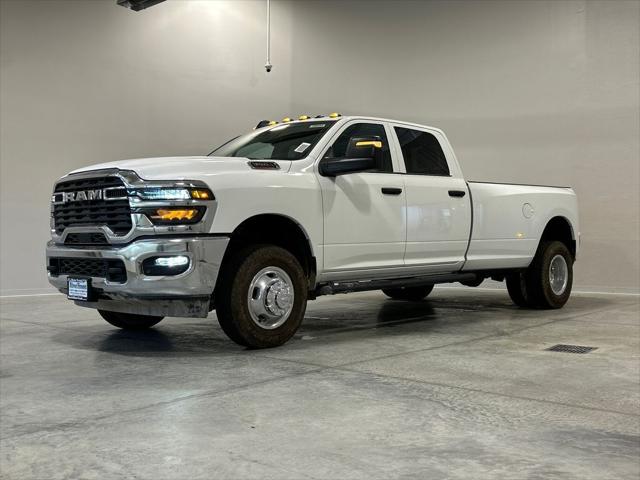 2026 RAM Ram 3500 RAM 3500 TRADESMAN CREW CAB 4X4 8 BOX
