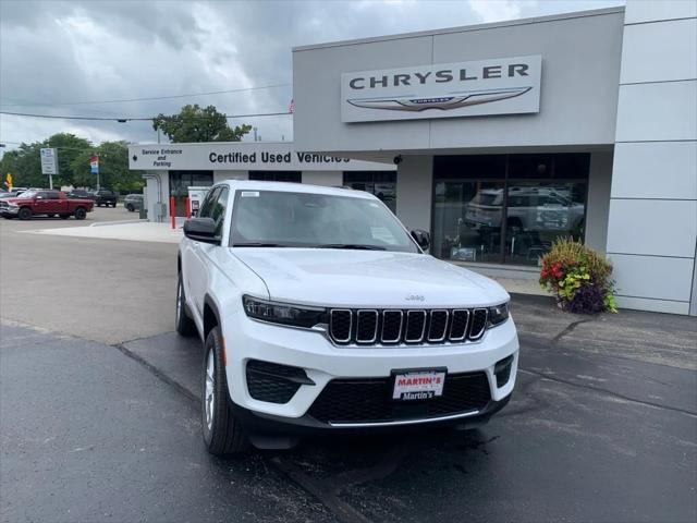 2025 Jeep Grand Cherokee GRAND CHEROKEE LAREDO X 4X4