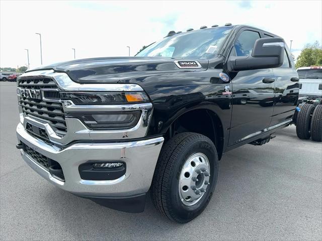 2026 RAM Ram 3500 Chassis Cab RAM 3500 TRADESMAN CREW CAB CHASSIS 4X4 60 CA