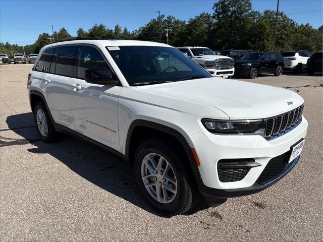2025 Jeep Grand Cherokee GRAND CHEROKEE LAREDO X 4X4