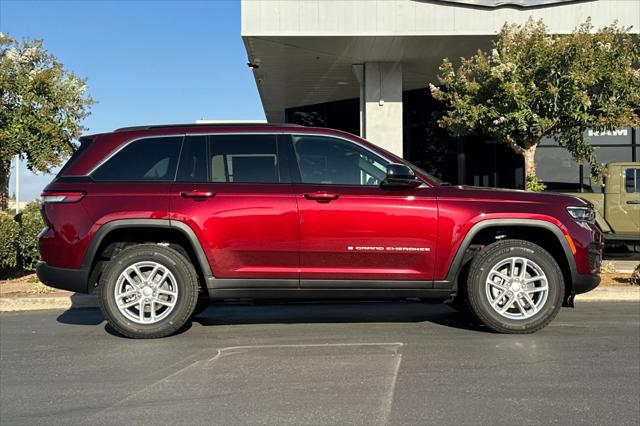 2025 Jeep Grand Cherokee GRAND CHEROKEE LAREDO X 4X4