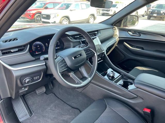 2025 Jeep Grand Cherokee Laredo X 4x4
