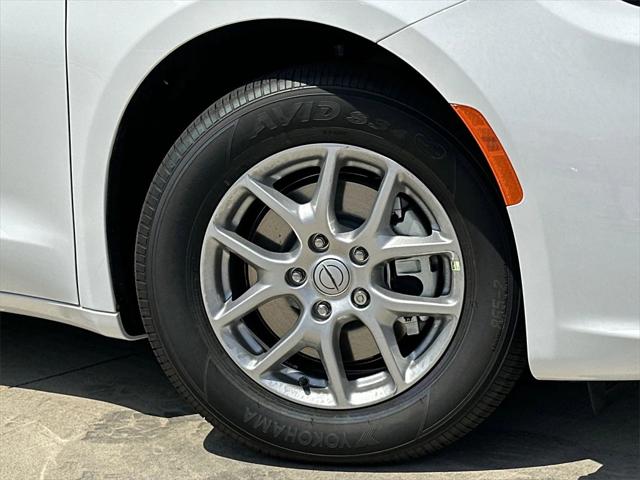 2025 Chrysler Pacifica PACIFICA SELECT