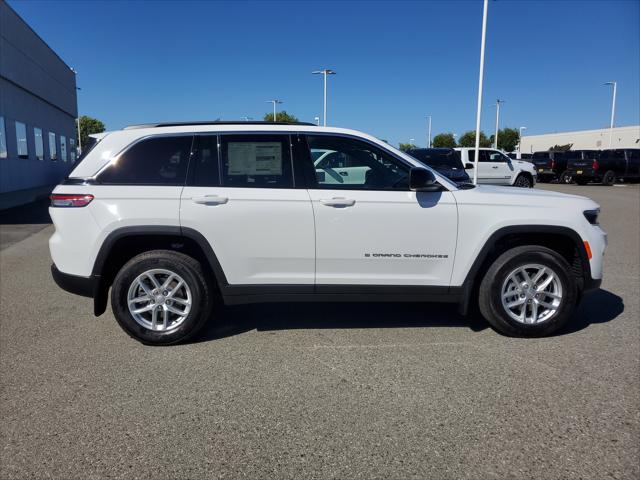 2025 Jeep Grand Cherokee GRAND CHEROKEE LAREDO X 4X4