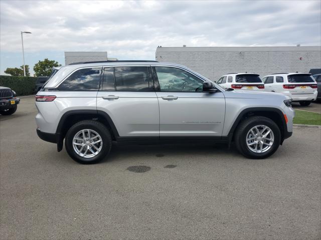 2025 Jeep Grand Cherokee GRAND CHEROKEE LAREDO X 4X4 2025 Jeep Grand Cherokee GRAND CHEROKEE LAREDO X 4X4