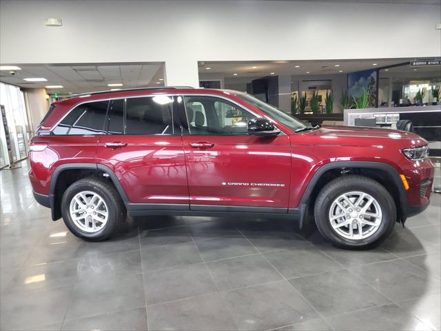 2025 Jeep Grand Cherokee GRAND CHEROKEE LAREDO X 4X4