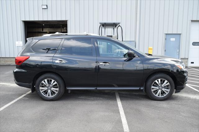 2019 Nissan Pathfinder S