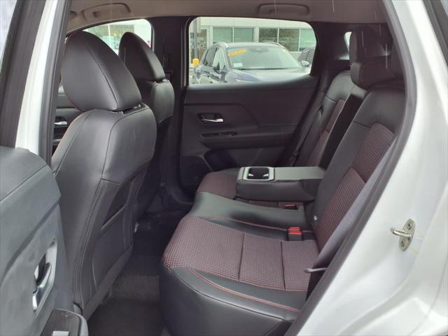 2025 Nissan Kicks SR FWD