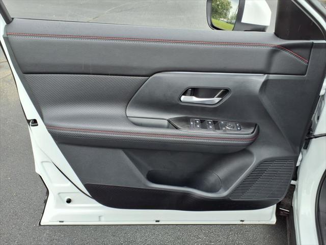 2025 Nissan Kicks SR FWD
