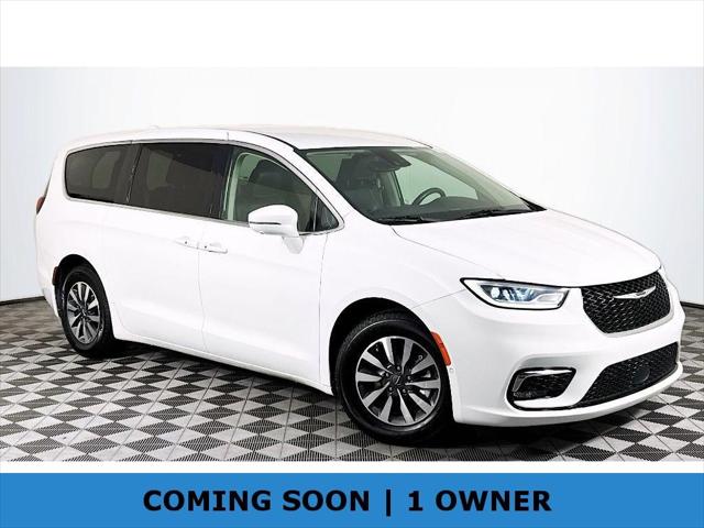 2022 Chrysler Pacifica Hybrid Touring L