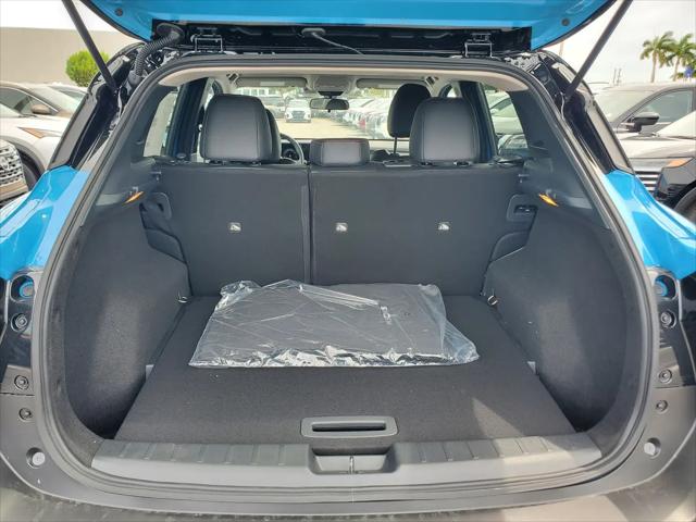 2025 Nissan Kicks SR FWD