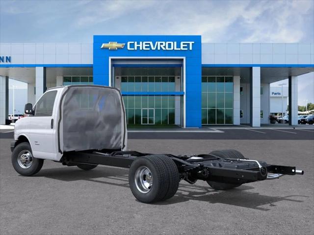 2025 Chevrolet Express Cutaway 4500 Van