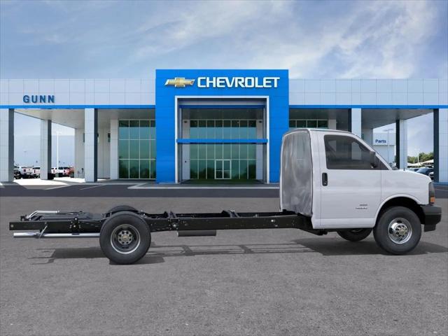 2025 Chevrolet Express Cutaway 4500 Van