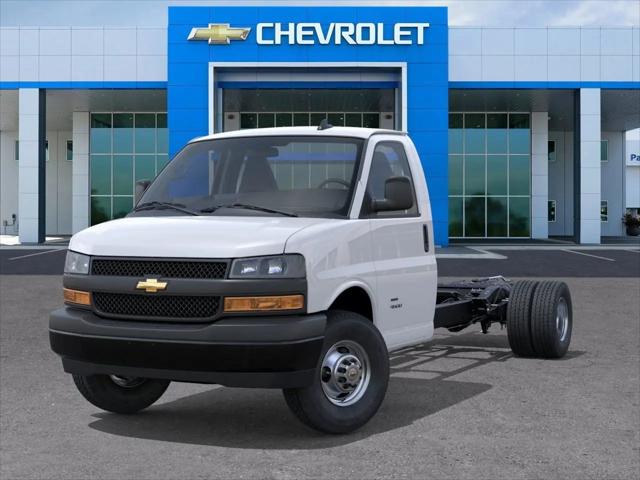 2025 Chevrolet Express Cutaway 4500 Van