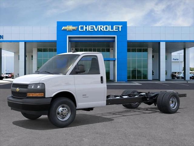 2025 Chevrolet Express Cutaway 4500 Van