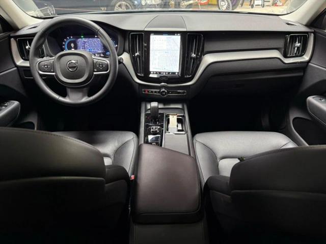 2024 Volvo XC60 Recharge T8 Core Dark Theme