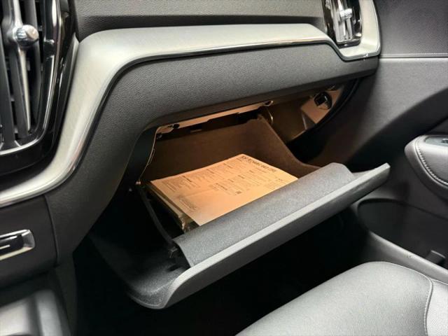 2024 Volvo XC60 Recharge T8 Core Dark Theme