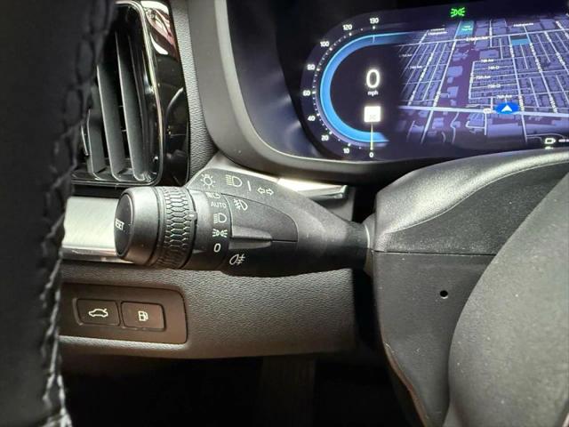 2024 Volvo XC60 Recharge T8 Core Dark Theme